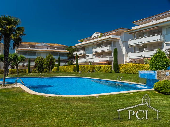 Apartment with communal pool and parking  - Playa de Pals.