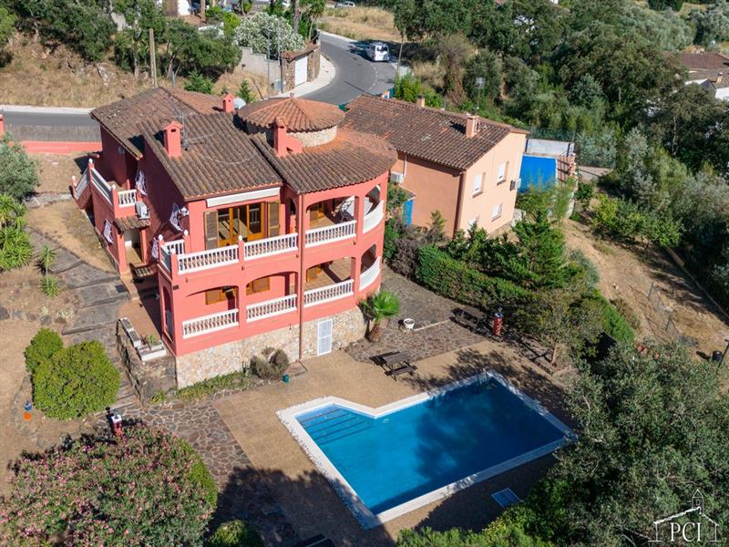 DETACHED HOUSE WITH TOURIST LICENCE AND PRIVATE POOL - CALONGE